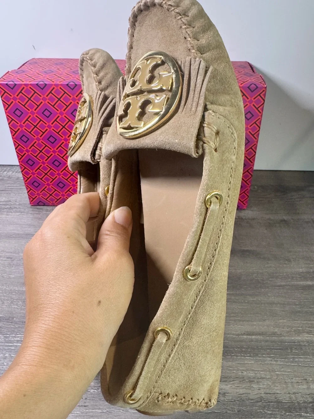Tory Burch Alexandra Split Suede Fringe Moccasins with Gold Logo loafers sz8